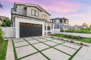 The Benefits of Professional Exterior House Cleaning