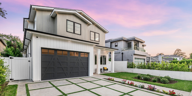 The Benefits of Professional Exterior House Cleaning